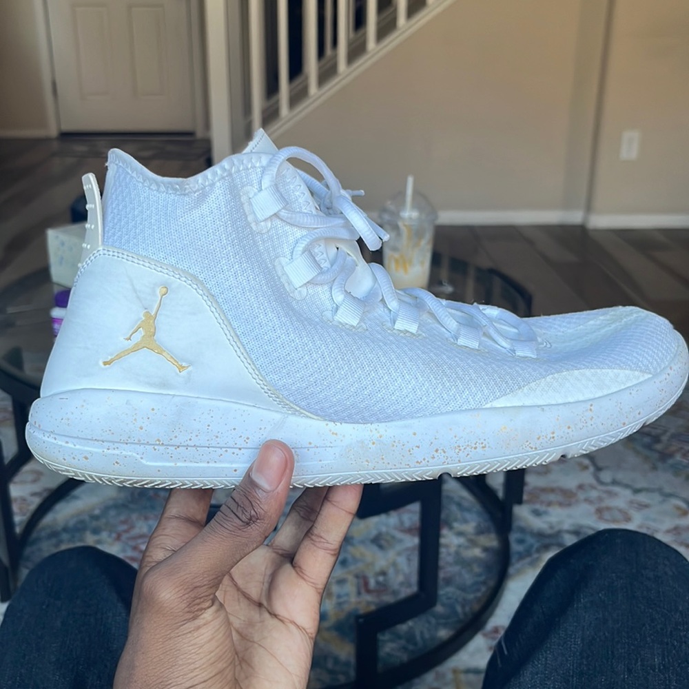 Jordan Reveals Metallic Gold Specs